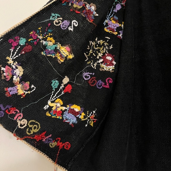 Heirloom Collectibles “World Party 2000” Embroidered Black Cardigan - Picture 5 of 7